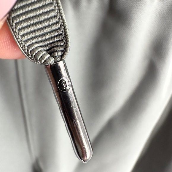 NEW Lululemon Womens On The Fly Crop Pants Size 12 Grey Sage Pockets Casual - Picture 5 of 15